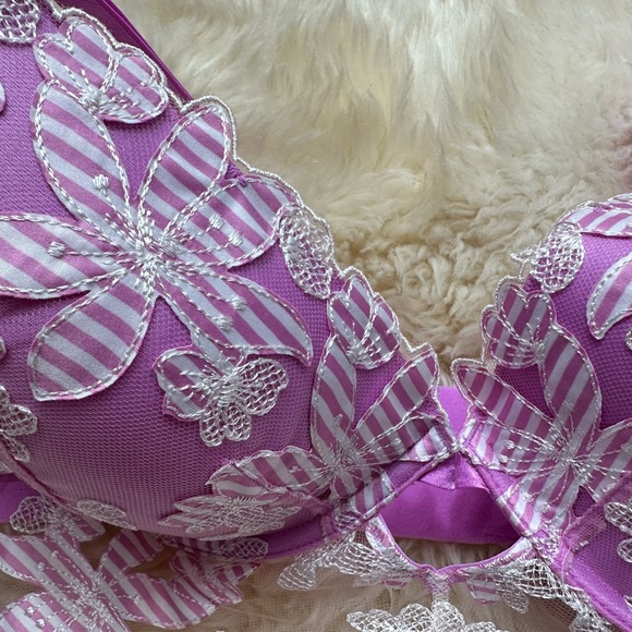 Victoria’s Secret flower bra 36C - Picture 4 of 8